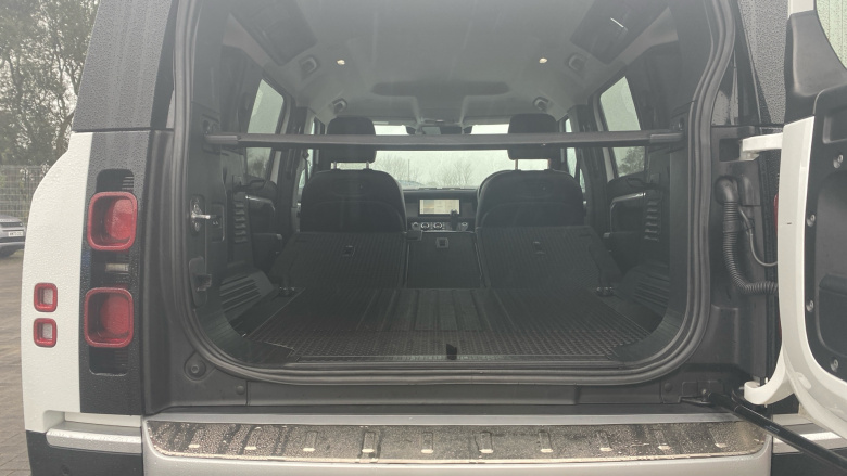 Land Rover Defender 2.0 P300 SE 110 5dr Auto Petrol Estate